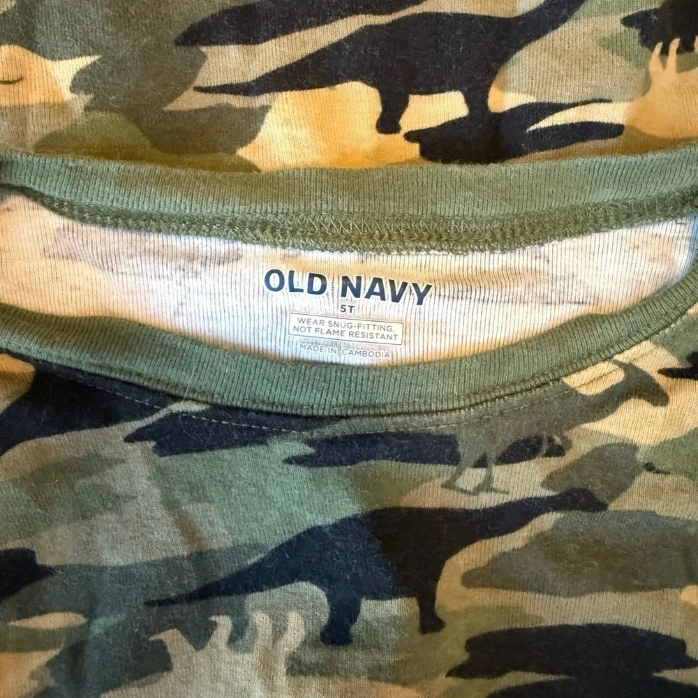 Old Navy Green Camo Kids Pajama Set